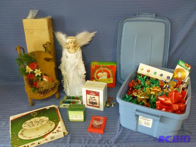 lot 122 image: Large lot of Christmas items that includes a ...