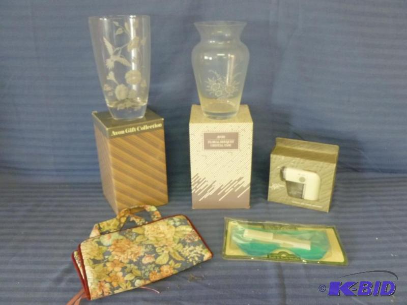 lot 128 image: This lot consists of new Avon vases, includin...