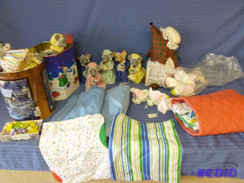 lot 131 image: Large lot of hand crafted items that include ...