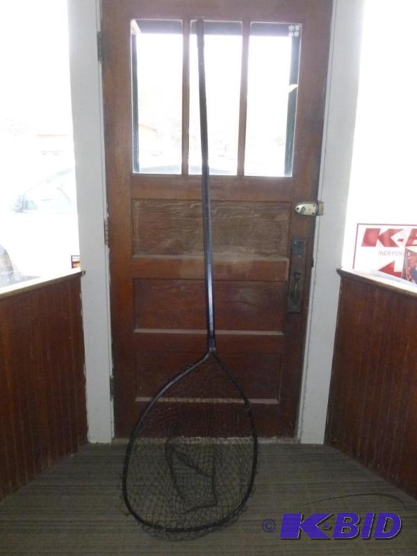 lot 154 image: Large adjustable shaft fish landing net, meas...