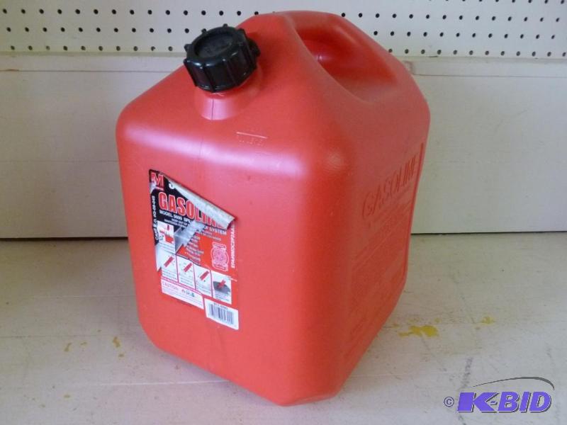 lot 155 image: Midwest Can - 5 gallon plastic gas can, like ...