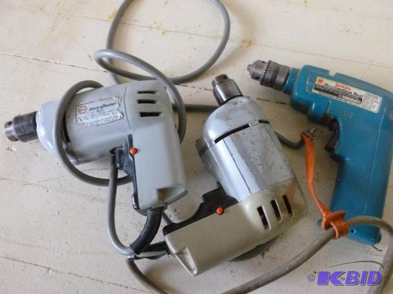 lot 157 image: Lot of two electric hand drills and a Makita&...