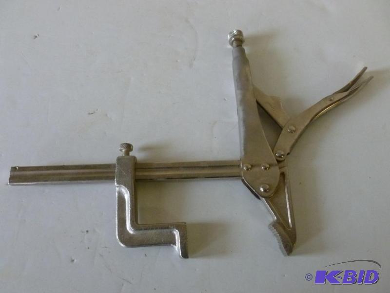 lot 159 image: Large vise grip type wood clamp, measures 11....