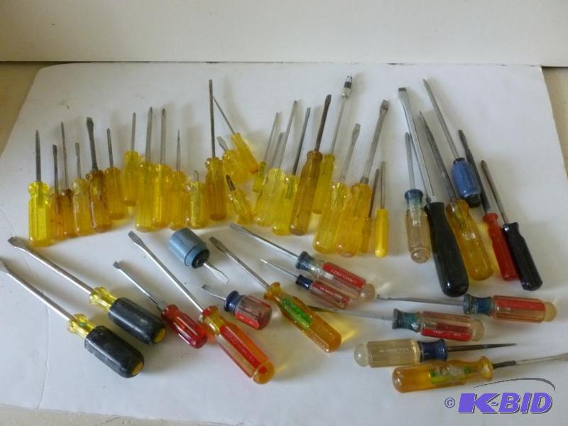 lot 170 image: Large lot of screwdrivers, Craftsman and othe...