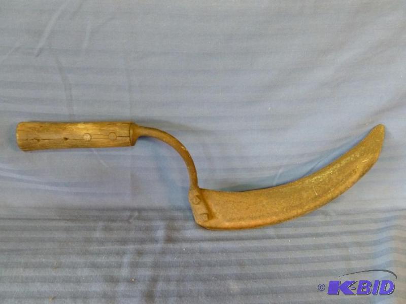 lot 25 image: Vintage wood handled sickle type knife, measu...
