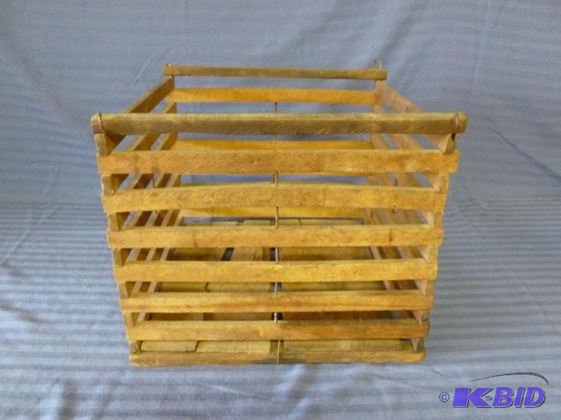 lot 29 image: Antique wooden egg crate, measures 13" x...