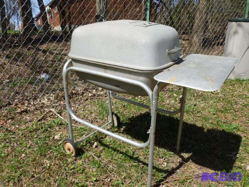 lot 3 image: Large Vintage Portable Kitchen cast aluminum ...