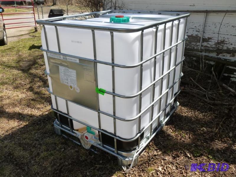 lot 51 image: Large 250 gallon plastic food grade liquid st...