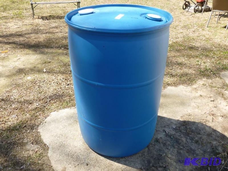 lot 57 image: Large 55 gallon plastic barrel, comes with tw...