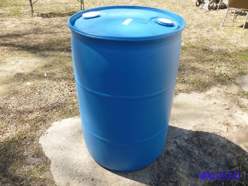 lot 58 image: Large 55 gallon plastic barrel, comes with tw...