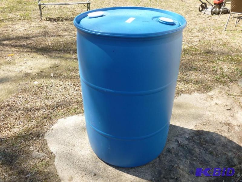 lot 59 image: Large 55 gallon plastic barrel, comes with tw...