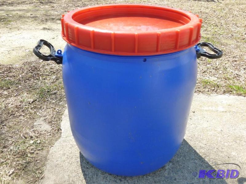lot 76 image: 10 gallon food grade plastic storage drum wit...