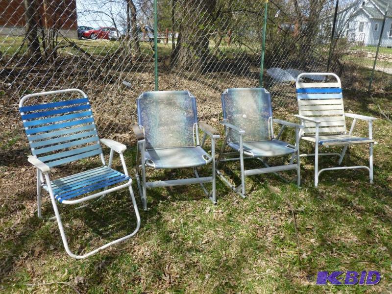lot 8 image: Lot of four fold up lawn chairs, two of them ...