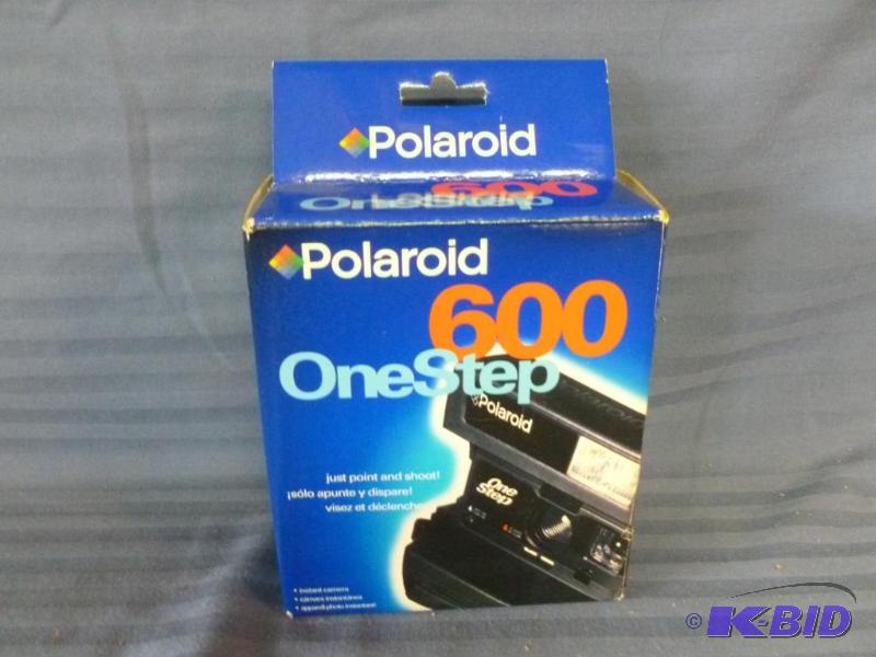 lot 85 image: Polaroid One Step 600 camera, comes in the or...