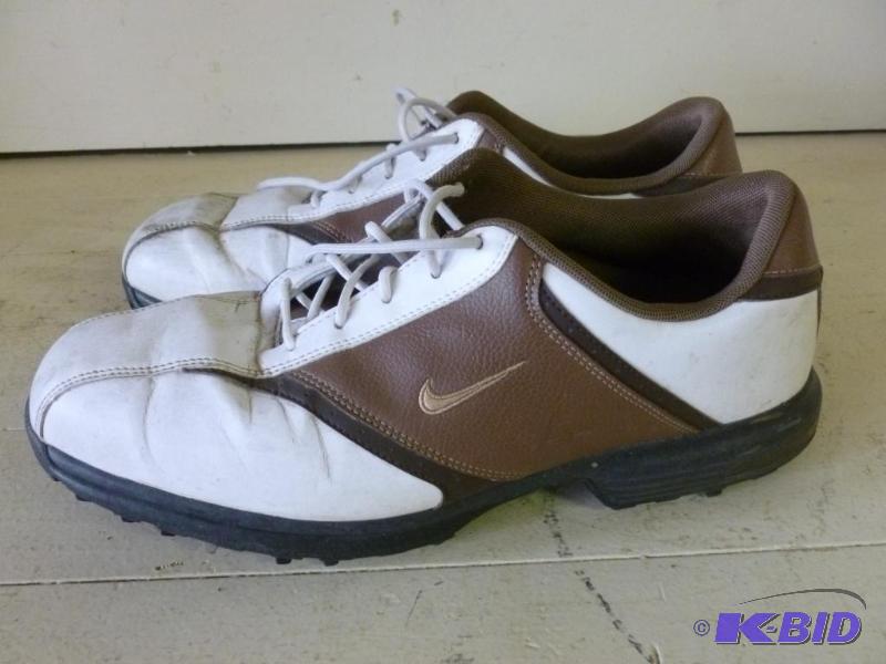 lot 87 image: A pair of Nike golf shoes size mens 10, good...