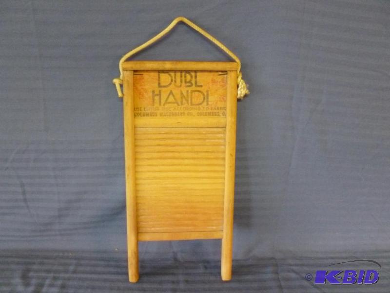 lot 93 image: Vintage Columbus Dubl-Handi wooden washboard,...