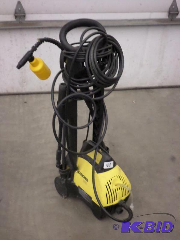 lot 108 image: Karcher Electric Pressure Washer With Hose &a...