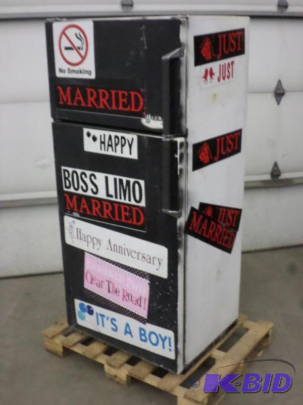 lot 117 image: 120Volt GarageShop Refrigerator Freezer, Wor...