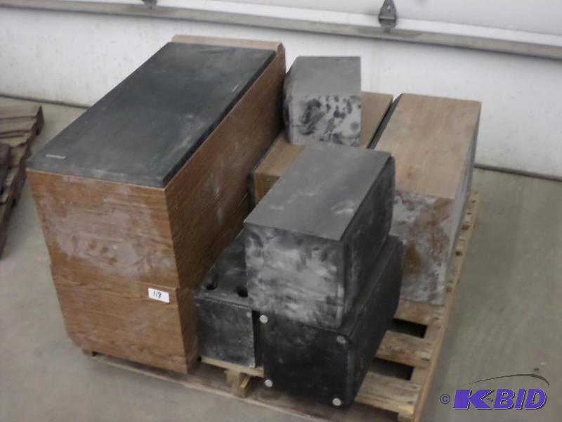 lot 118 image: Pallet Of (8) Stereo Speakers...