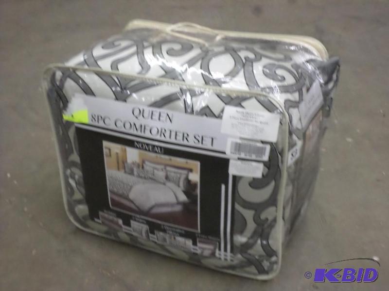 lot 52 image: New Queen 8-Piece Noveau Comforter Set...