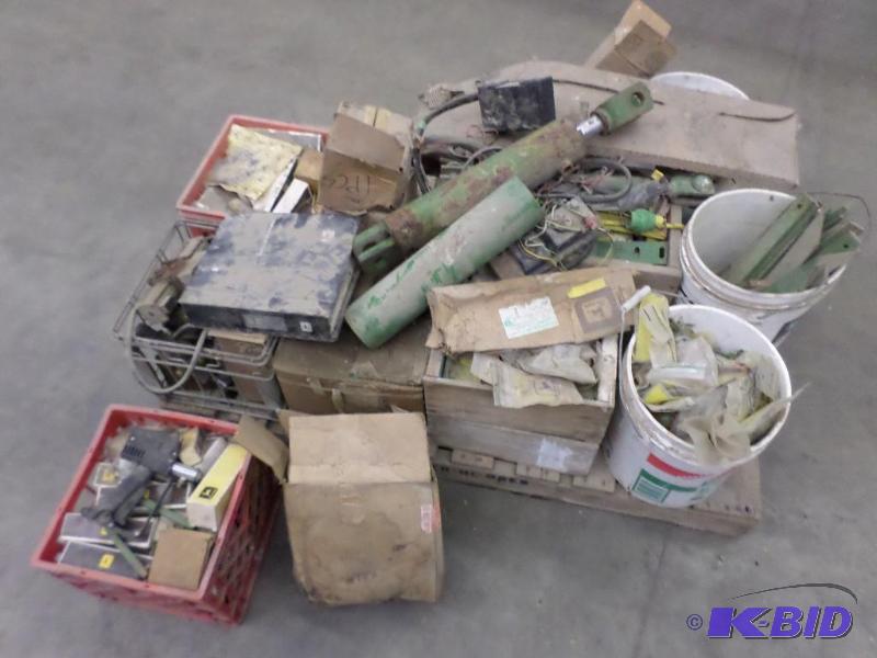lot 64 image: Pallet Lot Of Misc John Deere Fittings, Hydr...