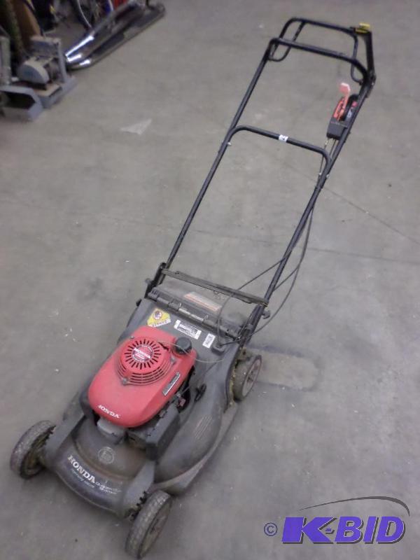 lot 65 image: Honda Hydrostatic Drive 21" Mower, Runni...