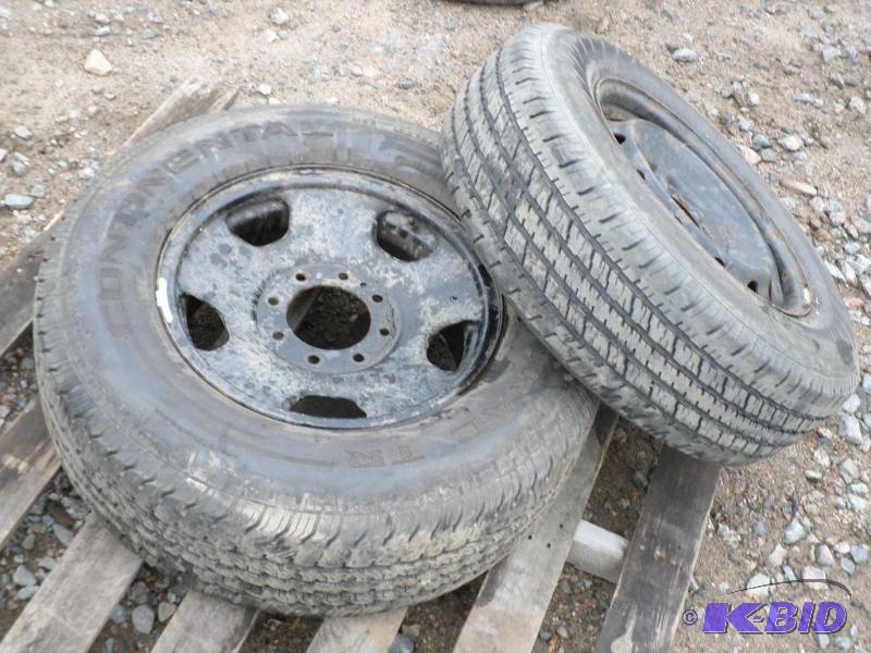 lot 7 image: (1) Hankook P2357517 Tire (Like New) On 6-L...