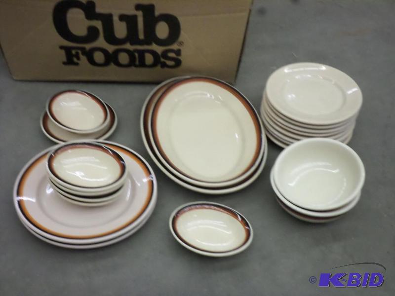lot 82 image: Box Of Collectible San Tan China, Wellsville ...