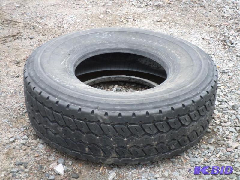 lot 9 image: (1) Bridgestone M844 42565R22.5 Tire, Great...