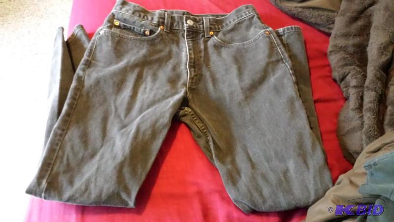 levis size 3332...