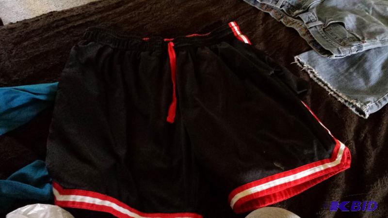 mens xl 4042 shorts reversable...
