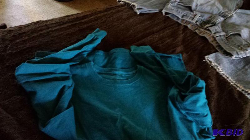 2 pairs of jeans holy knees great for craft t...
