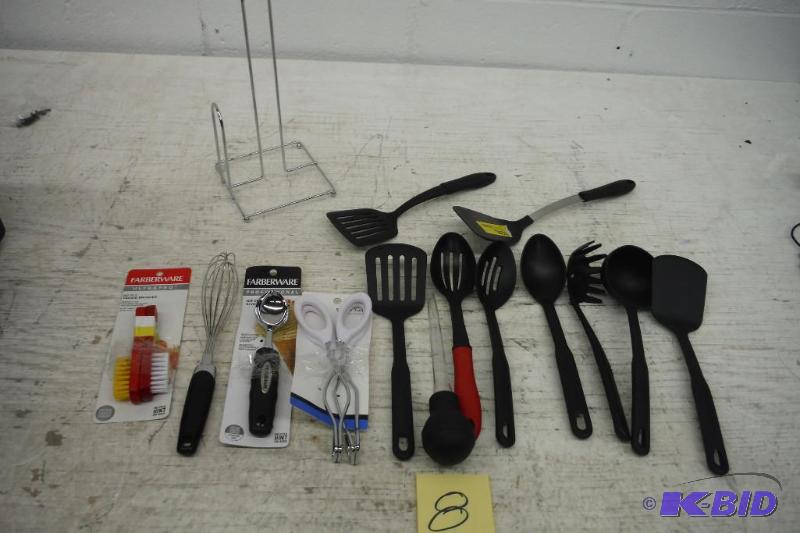 Lot of Kitchen Items