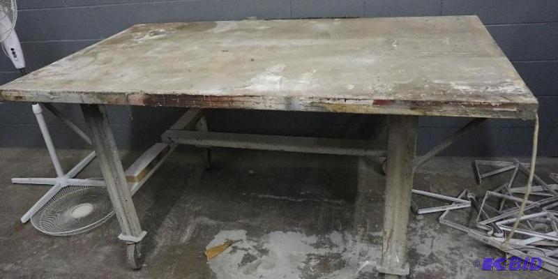 Heavy Duty Wheel&nbspWork Table With Built I...