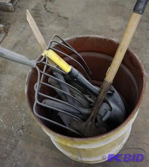 Lot of Assorted Hand Tool Heads With Broken H...