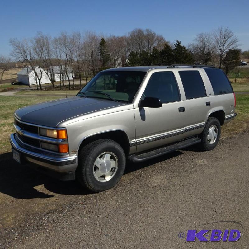 1999 Chevy Tahoe 4 x 4. 235,040 miles on 5.7 ...