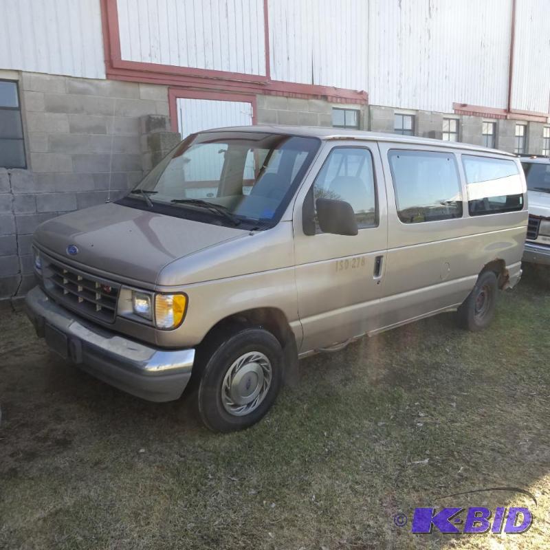 1995 Ford E150 van. 202,324 miles on 5.0 lt g...