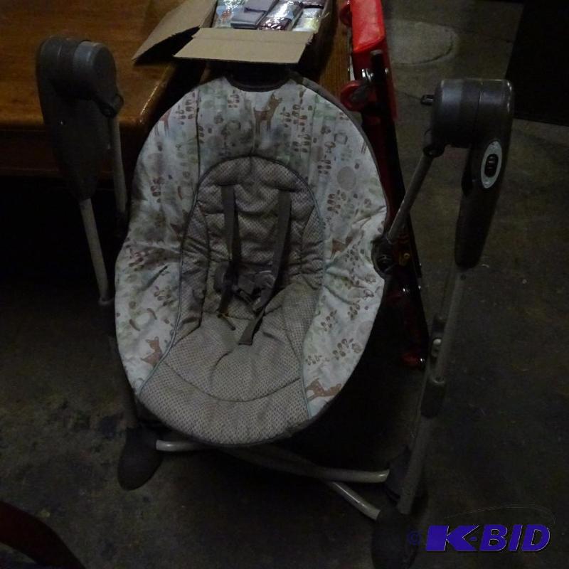 Graco Baby Swing No Batteries on Cover...