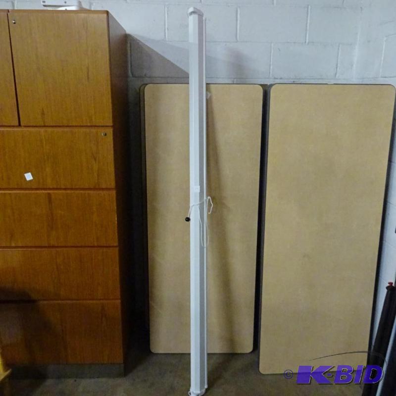 Da-Lite 72&quot Pull Down ProJection Screen...