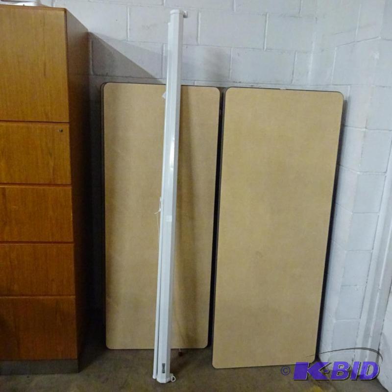 Da-Lite 72&quot Pull Down ProJection Screen...
