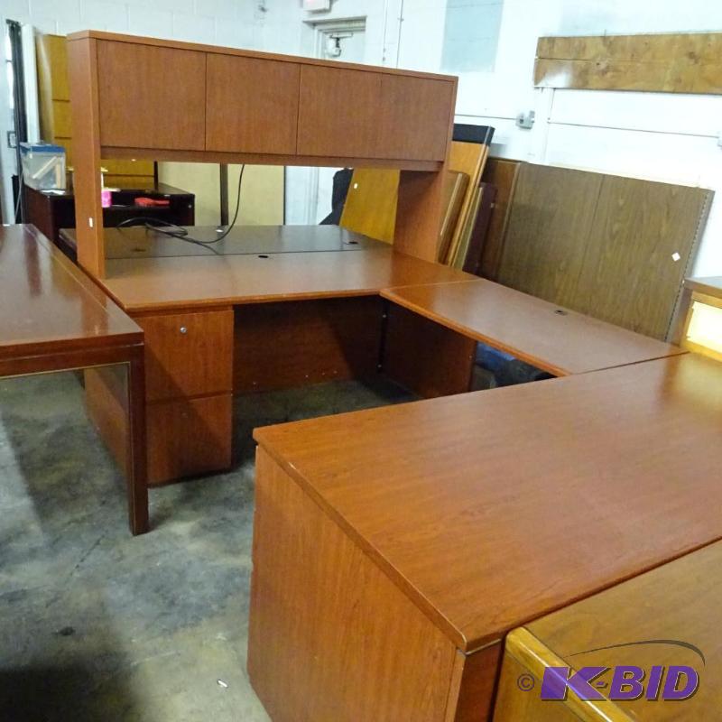 U shaped Office Desk with Lighted Hutch. 4 Pi...
