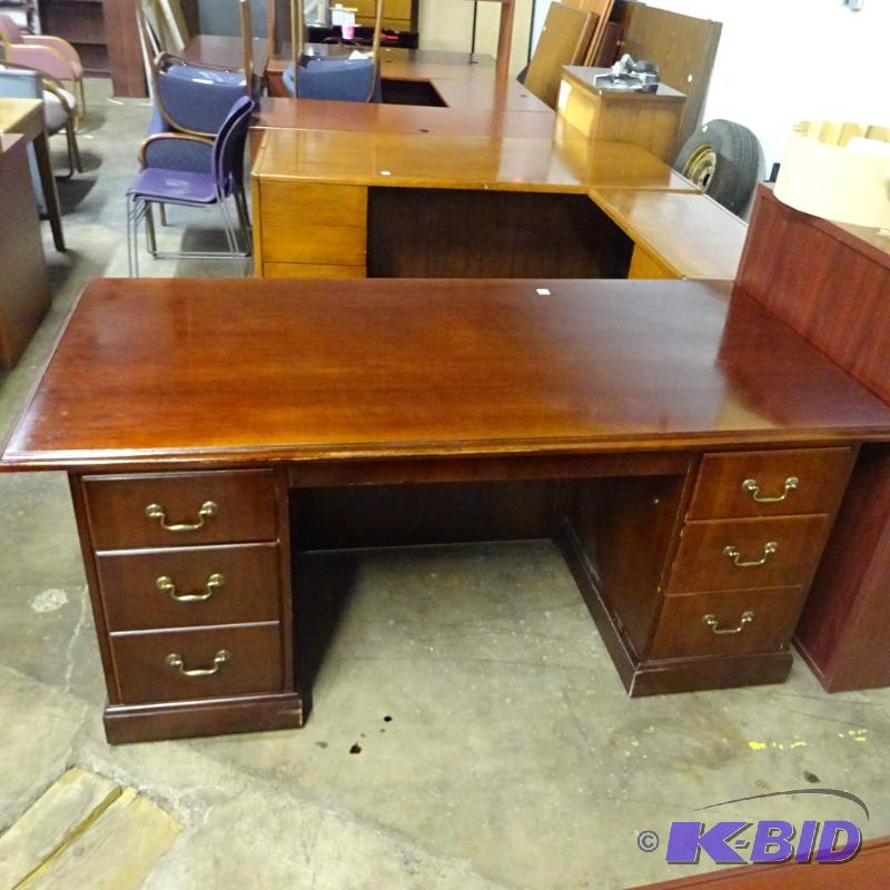 Executive Office Desk. 4 drawer Pencil Drawer...
