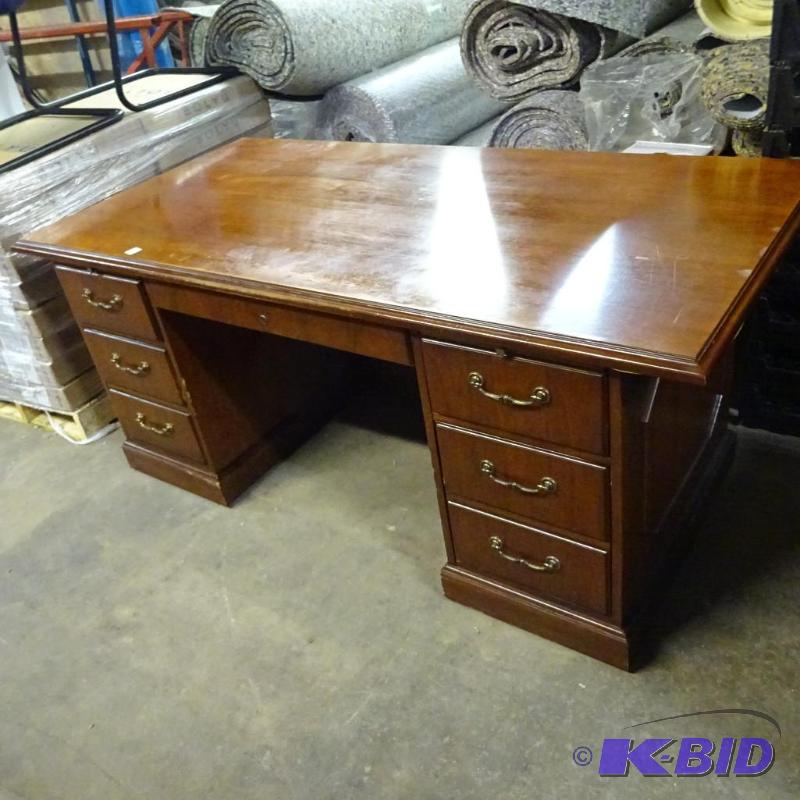 Wood Office Desk 4 Drawer and 1 Pencil Drawer...