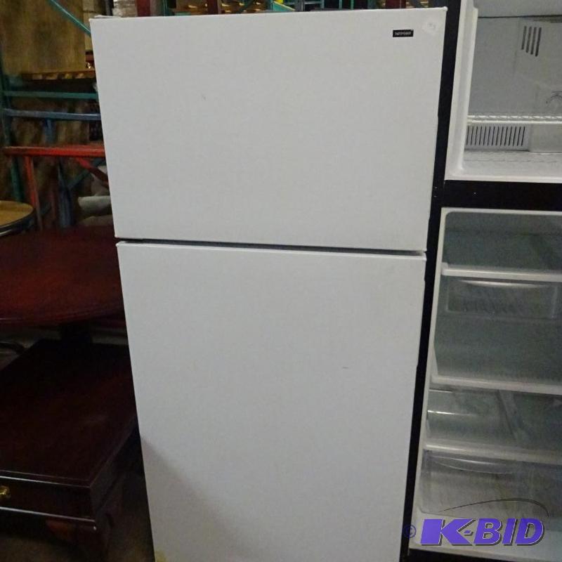 Hot Point Fridge Freezer CTX14AYXKLWH...