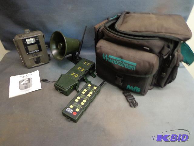 lot 15 image: Duffel Bag, Digital XTR Trail Cam and&nbspPr...