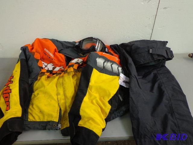 lot 154 image: Bombardier Ski-Doo Snowmobile Suit   XXL jack...