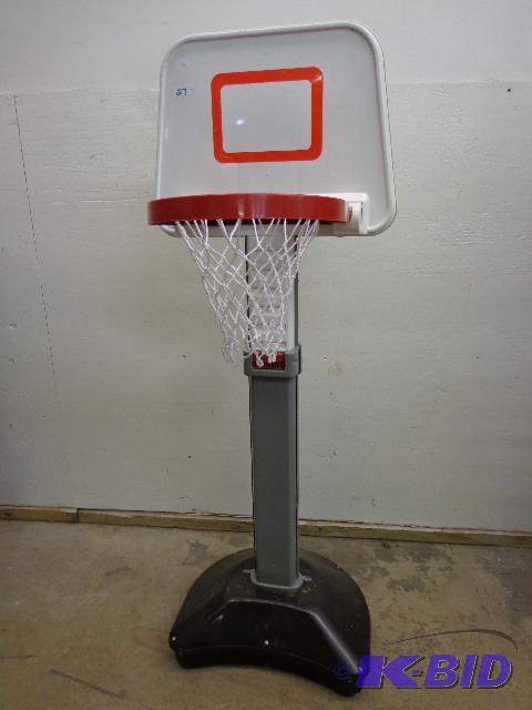 lot 27 image: Kids Adjustable Height Basket Ball Hoop   up ...