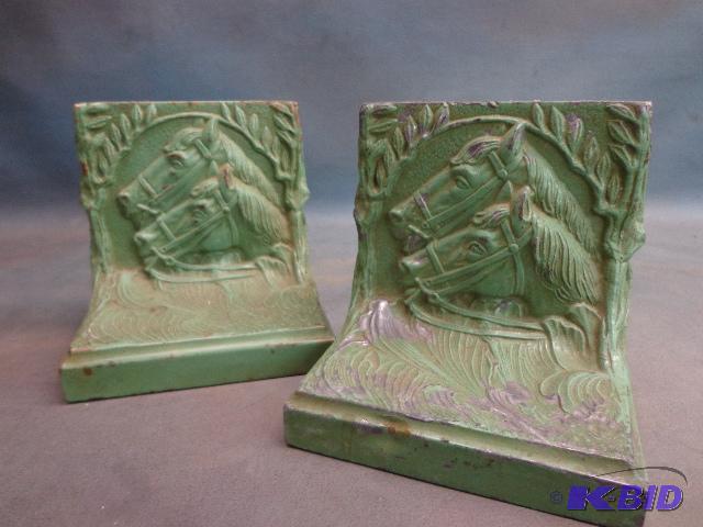 lot 34 image: (2) &nbspHorse Book Ends   They weigh 2 poun...