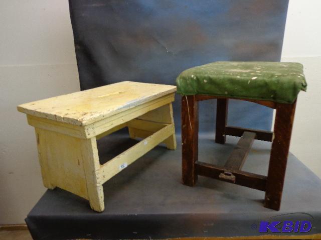 lot 38 image: (2) Wooden Benches   21 x 12  17 x 15 ...