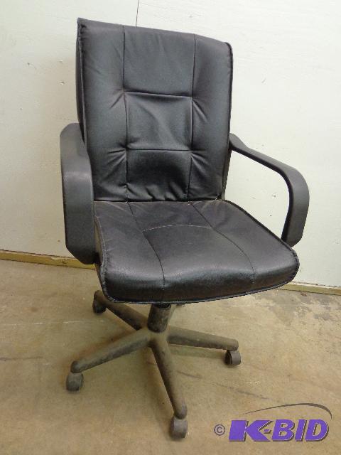 lot 71 image: Black Leather Office Chair   Adjustable heigh...